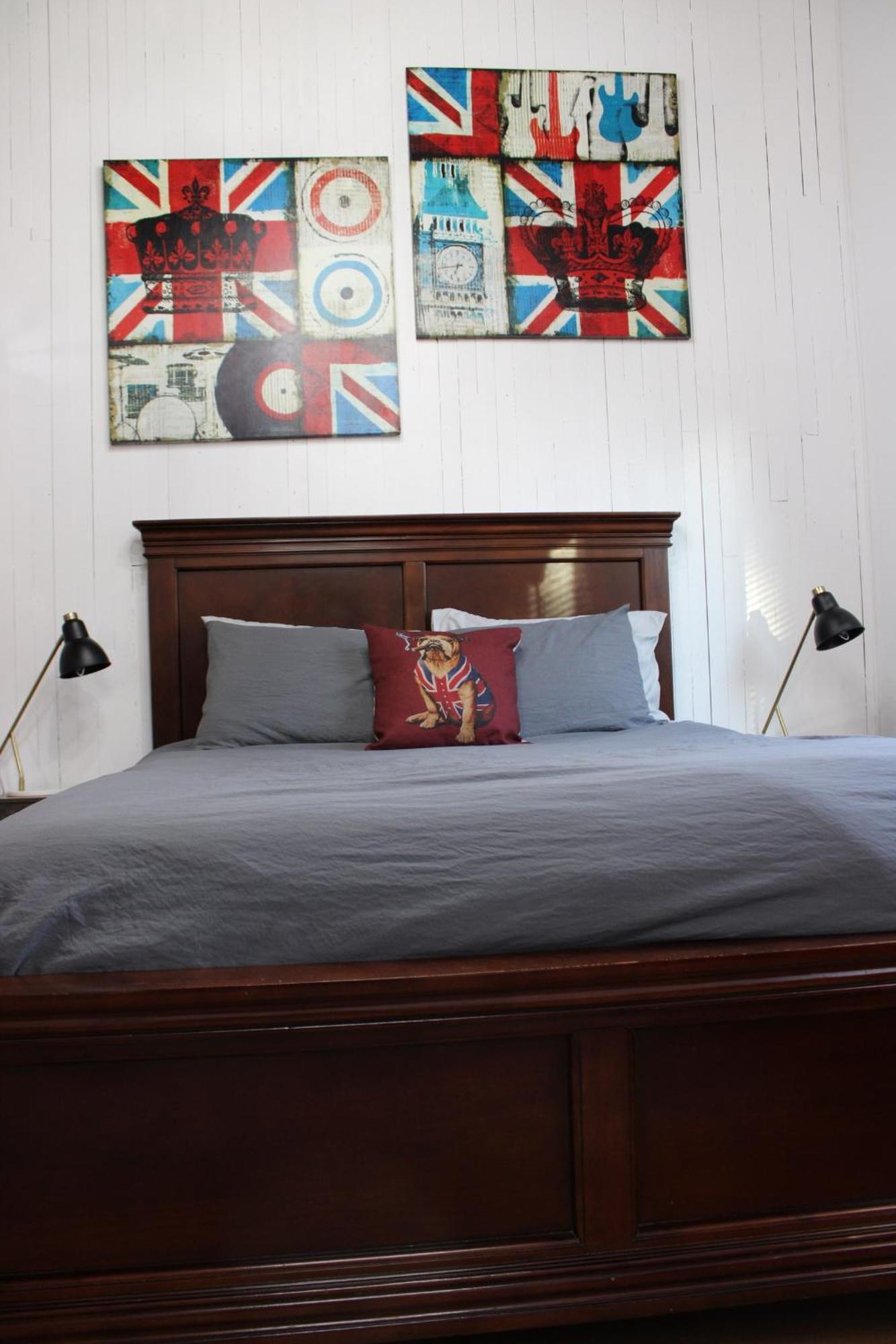 Private Bright Modern Studio! Queen Bed ! 維多利亞 外观 照片